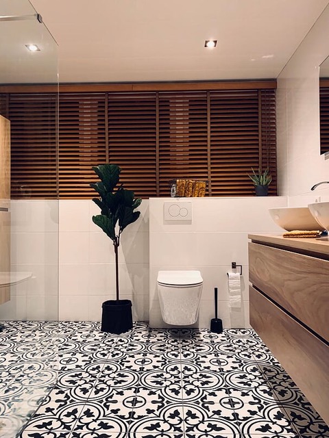 markt Londen wit 3x Raambekleding voor de badkamer | MijnRaamdecoratie